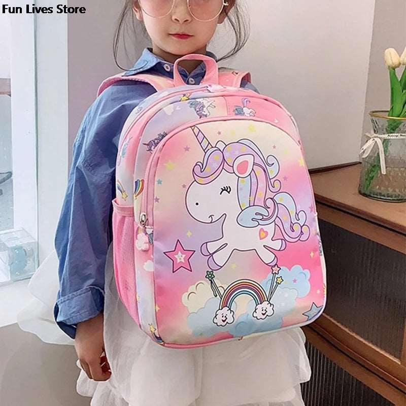 Sac à dos pour élèves avec motif licorne, grande capacité et conçu pour les filles. Ce sac à double bandoulière est à la fois tendance et pratique, idéal pour l'école et le transport des livres.