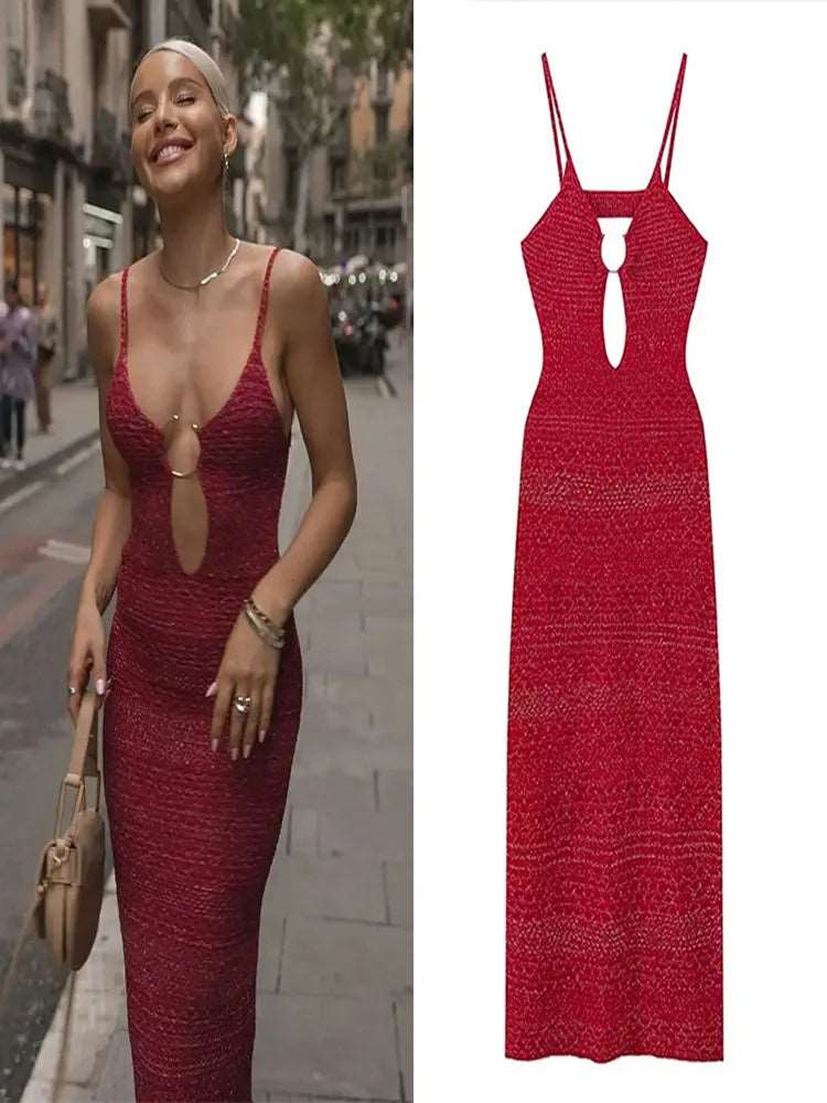 Découvrez notre robe estivale, parfaite pour les soirées. Sexy et ajustée, avec un décolleté en V et des découpes sophistiquées, elle sublimera votre silhouette. Brillez cet été avec ce modèle chic et glamour.