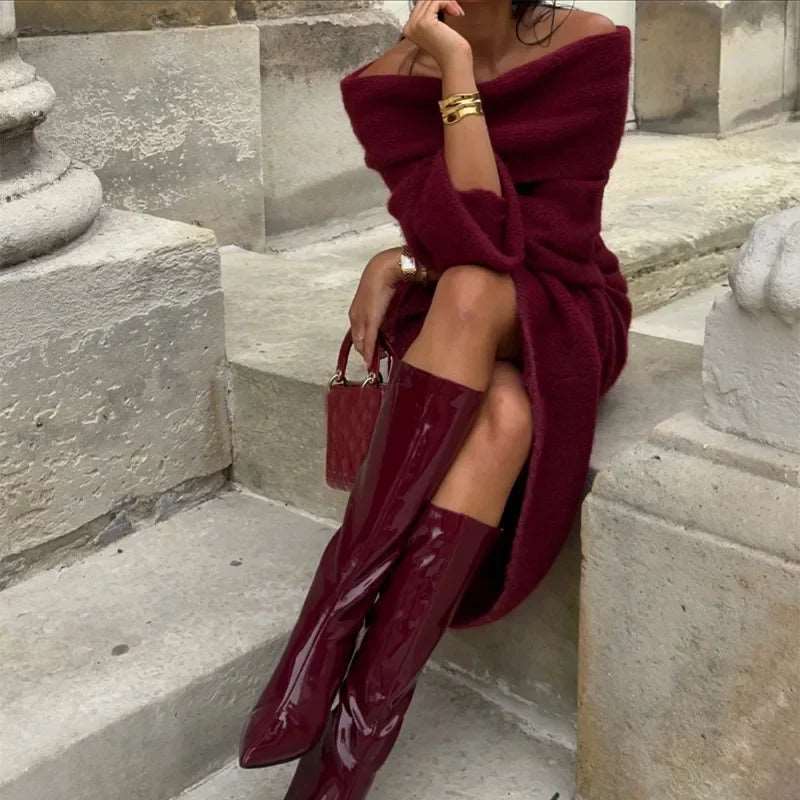 Robe longue rouge épaules dénudées : élégance plissée et dos nu pour vos soirées d'automne.