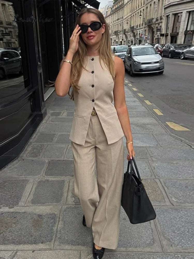 Affichez un style estival avec notre ensemble décontracté en coton-lin. Composé d'un top sexy à boutons et d'un pantalon taille haute à jambes larges, ce look deux pièces allie confort et élégance.