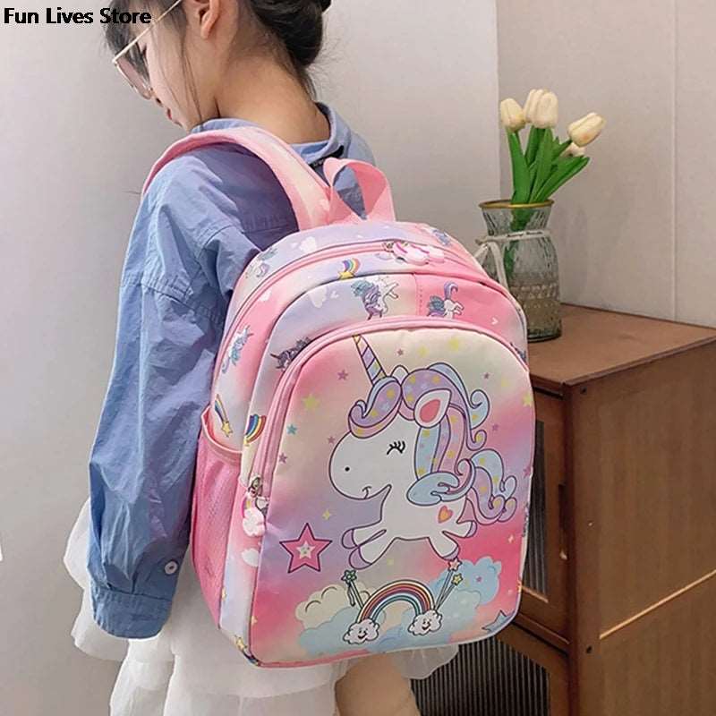 Sac à dos pour élèves avec motif licorne, grande capacité et conçu pour les filles. Ce sac à double bandoulière est à la fois tendance et pratique, idéal pour l'école et le transport des livres.