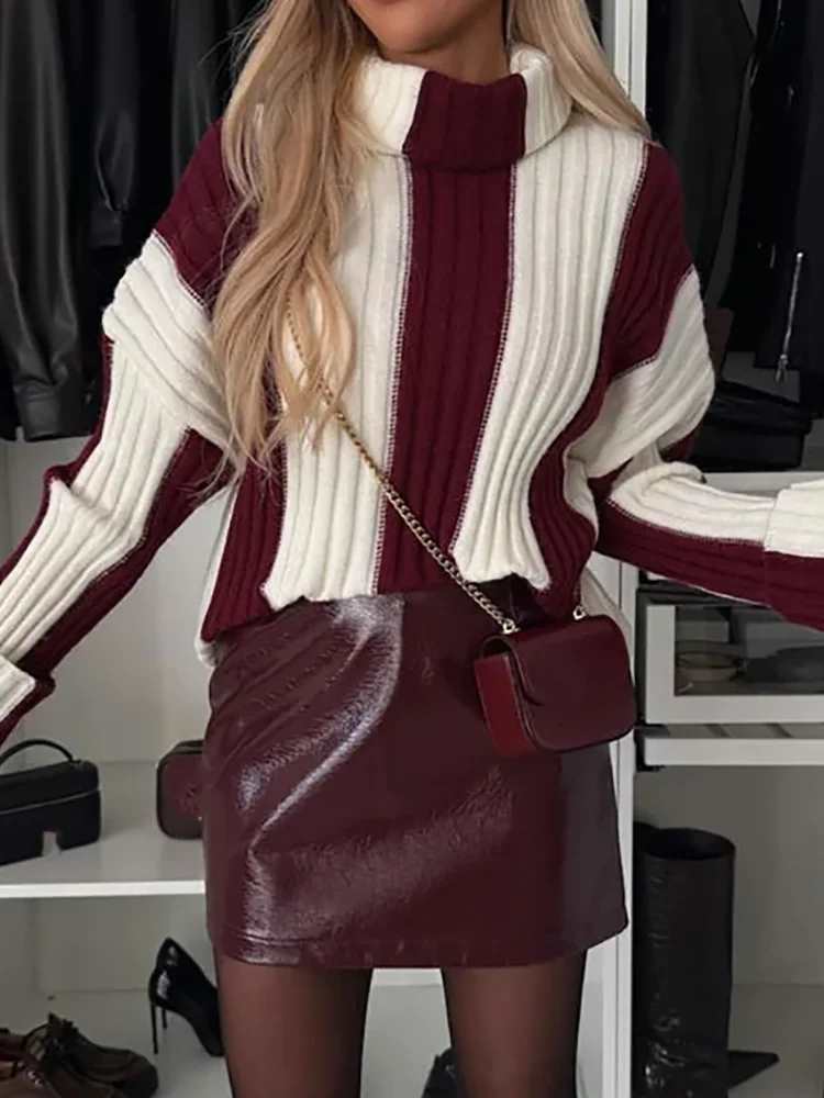 Pull col roulé à rayures : chic et décontracté pour un look automnal et hivernal.