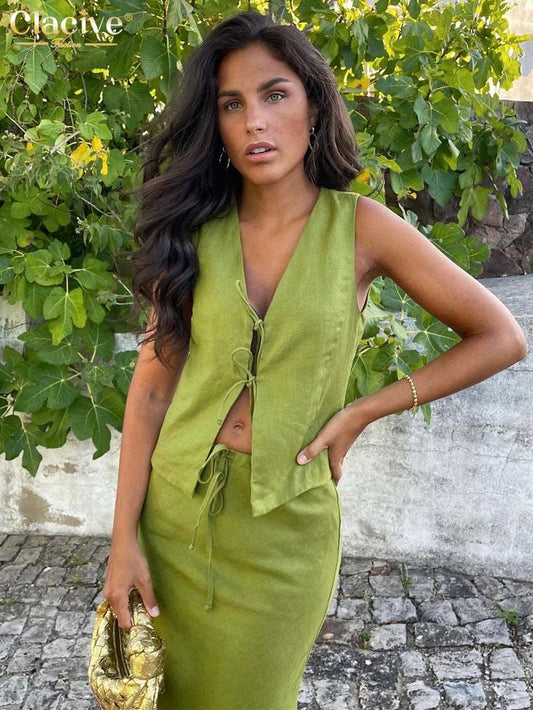 Découvrez notre ensemble deux pièces, composé d'un débardeur sans manches en coton vert et d'une jupe longue à taille moyenne. Ce look est à la fois confortable et stylé, idéal pour toutes les occasions estivales. NEITH