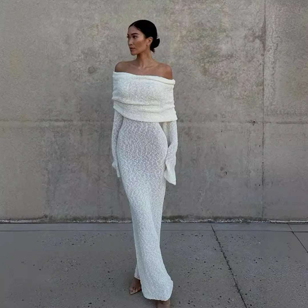 Sublimez vos occasions avec notre élégante robe blanche à épaules dénudées, tricotée avec des détails crochet ajourés. Idéale pour les mariages ou les tenues de plage, elle allie raffinement et confort pour un look inoubliable.