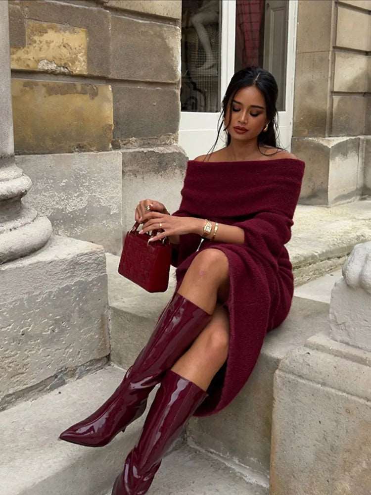 Robe longue rouge épaules dénudées : élégance plissée et dos nu pour vos soirées d'automne.