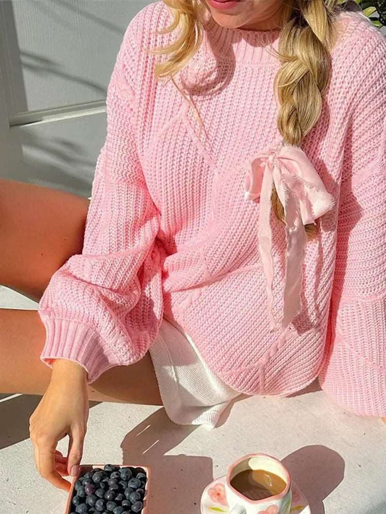 Pull rose côtelé : manches lanterne et douceur casual pour un look street chic.