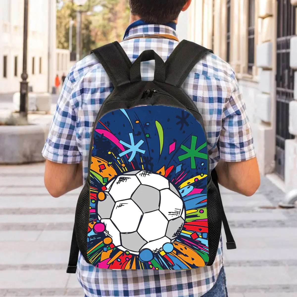 Sac à dos pour garçons avec impression 3D de football, fabriqué en nylon. Avec une grande capacité et un design durable et souple, il est parfait pour l'école. Personnalisable avec un logo.