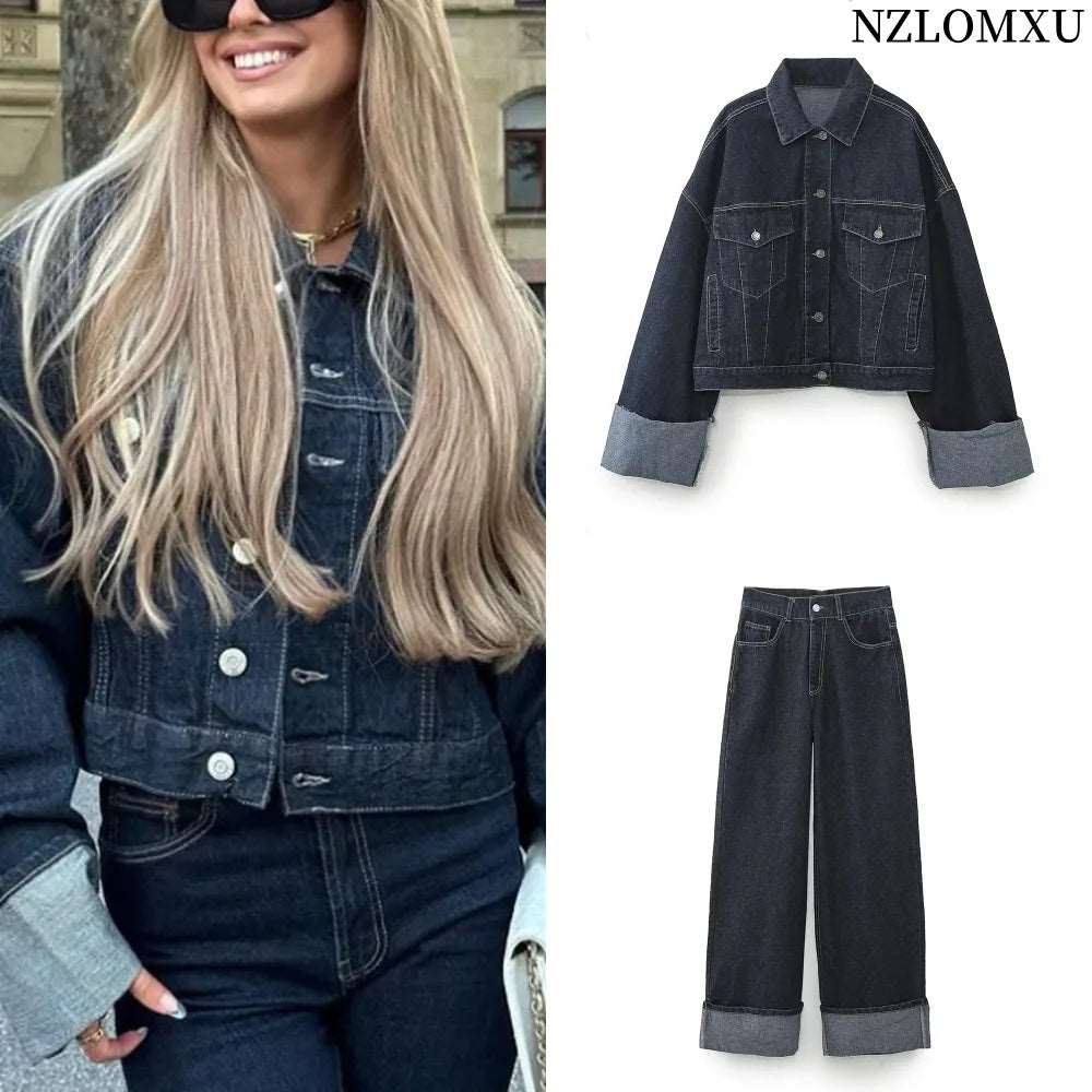 Optez pour un style décontracté et tendance avec notre ensemble denim, veste courte et jean large drapé, parfait pour une allure chic.