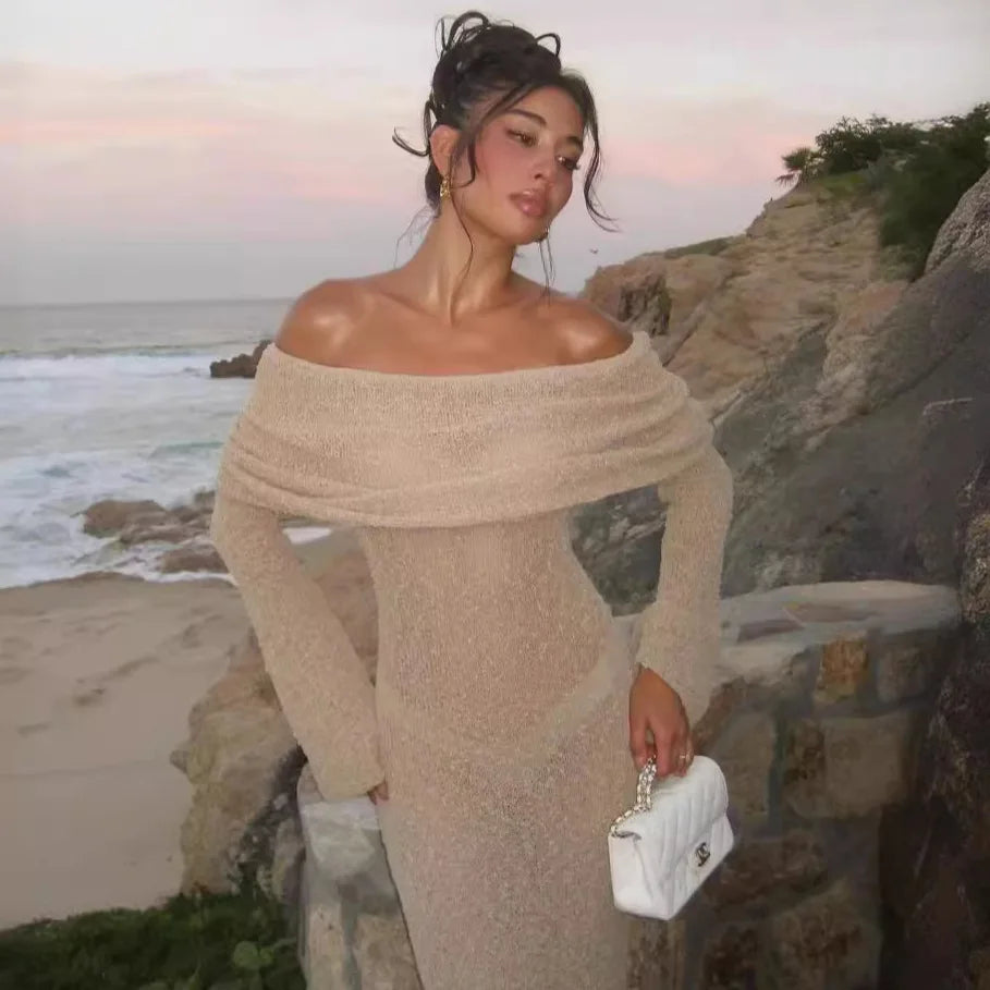 Sublimez vos occasions avec notre élégante robe blanche à épaules dénudées, tricotée avec des détails crochet ajourés. Idéale pour les mariages ou les tenues de plage, elle allie raffinement et confort pour un look inoubliable.